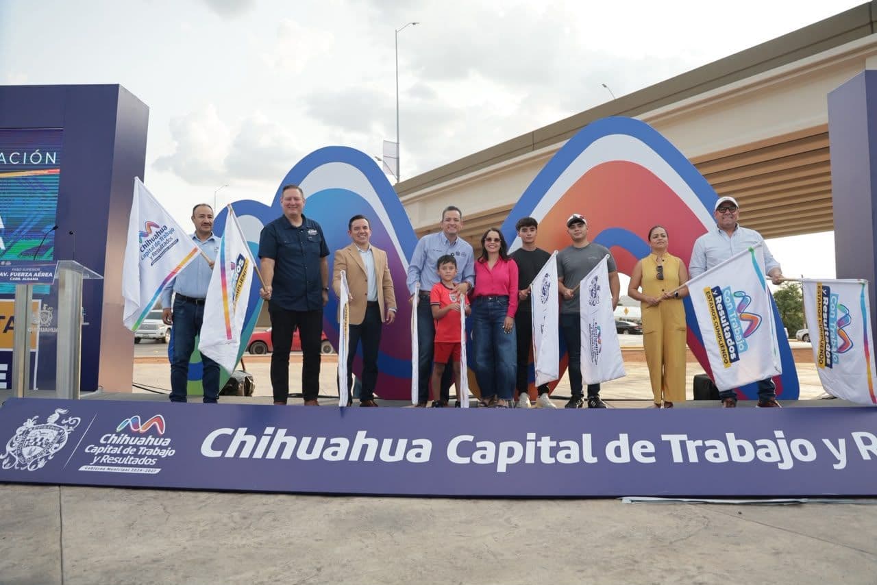 Presídium en la entrega de obra